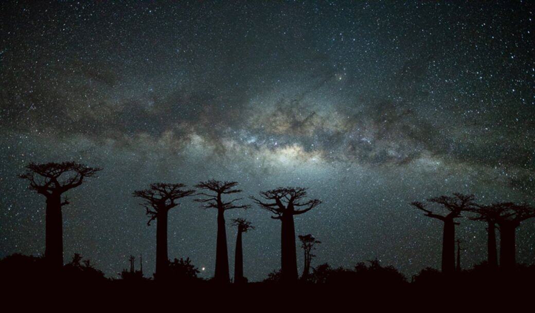 6. 其實在過去三千多年,天空上行星的軌跡,及所有星群的位置已有所移 6. 其實在過去三千多年,天空上行星的軌跡,及所有星群的位置已有所移