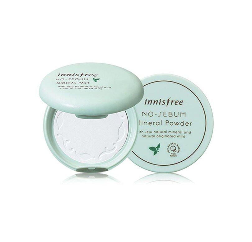 Innisfree的控油碎粉是編輯補妝必備的蜜粉餅,No-Sebum配方蘊含能吸走及控制皮 Innisfree的控油碎粉是編輯補妝必備的蜜粉餅,No-Sebum配方蘊含能吸走及控制皮
