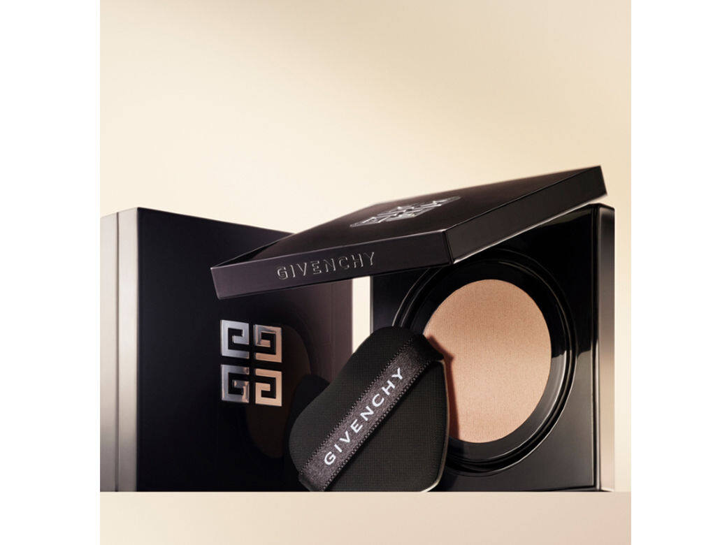 全新亮麗無瑕恒久氣墊Teint Couture Cushion,以高級定製成份配合獨有嶄新科技,除了 全新亮麗無瑕恒久氣墊Teint Couture Cushion,以高級定製成份配合獨有嶄新科技,除了