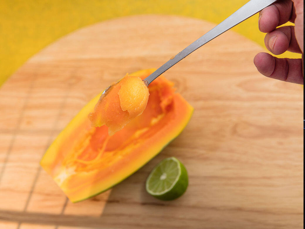 熟木瓜的糖分比起青木瓜高，吃起來亦較鮮甜。但雖如此，它們兩者的卡路