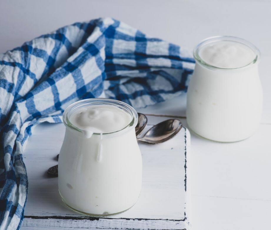 近年大熱的乳酪類食品可分為一般乳酪、希臘乳酪、乳酪副產品,然而無論 近年大熱的乳酪類食品可分為一般乳酪、希臘乳酪、乳酪副產品,然而無論