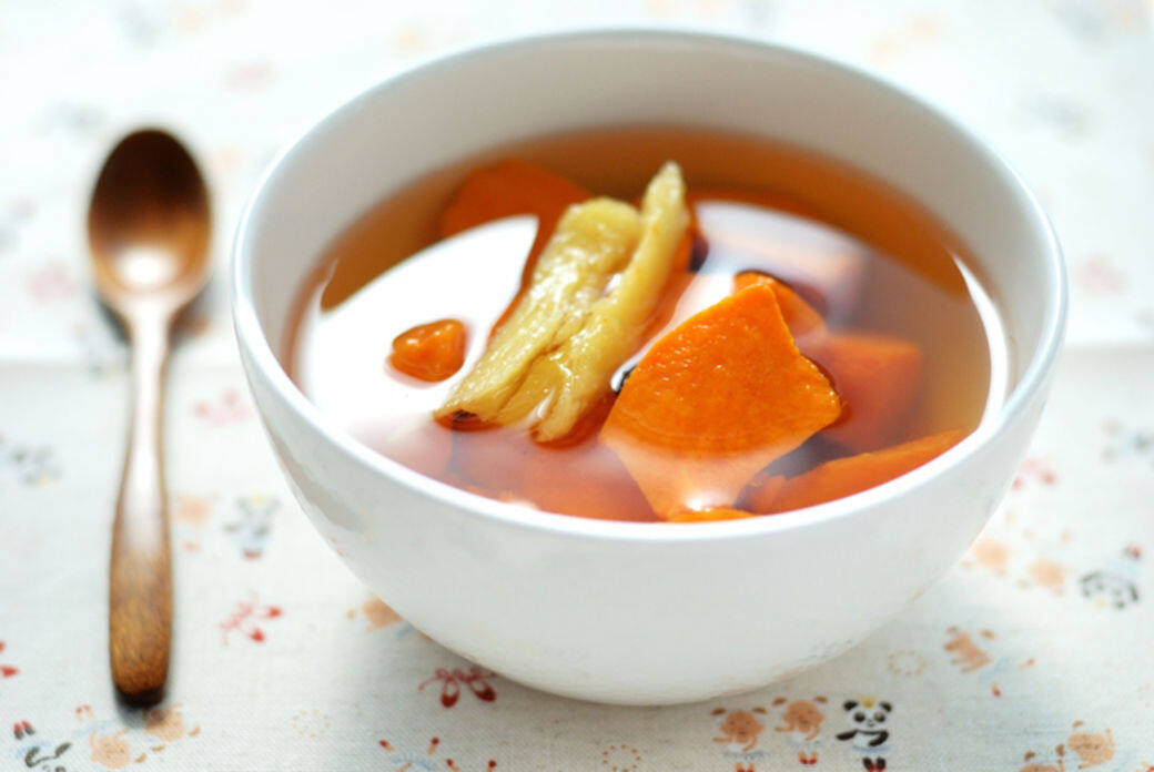 南瓜、粟米及紅蘿蔔都蘊含豐富的胡蘿蔔素，煲完湯水建議把食材吃掉，因