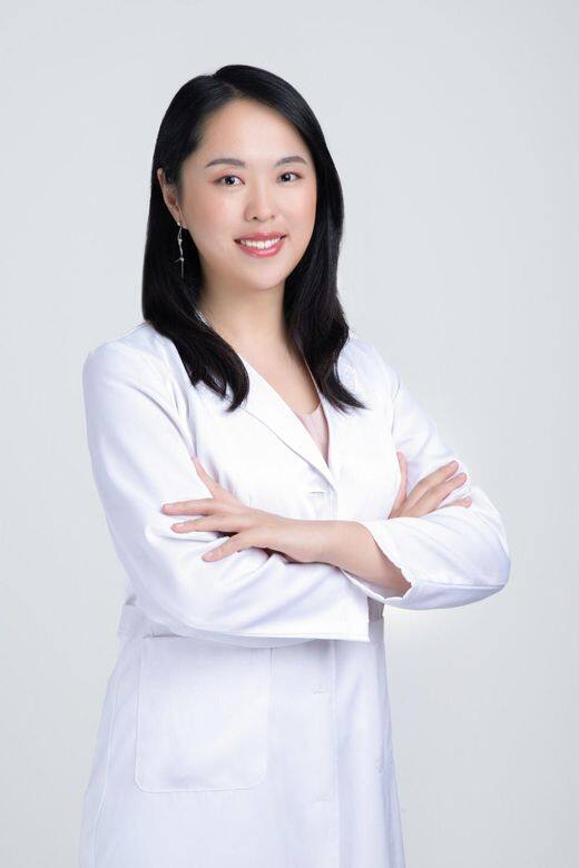 香港大學中醫學碩士(針灸學)香港浸會大學中醫學學士及生物醫學理學 香港大學中醫學碩士(針灸學)香港浸會大學中醫學學士及生物醫學理學