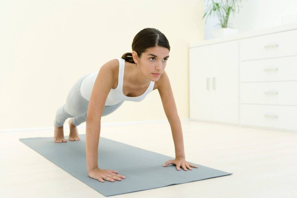 平板支撐Plank 這個動作越來越受歡迎，它既能強化核心如腹橫肌，連全身肌
