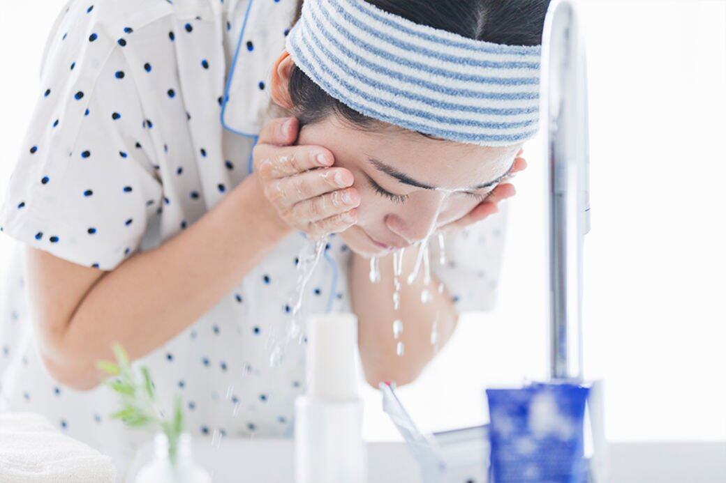 洗臉正確步驟:沖水次數要足夠 洗臉正確步驟:沖水次數要足夠