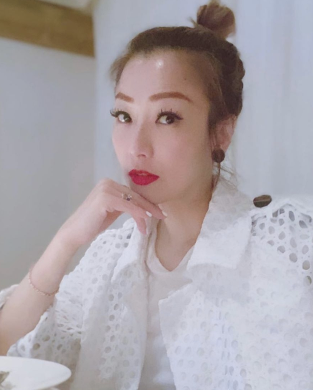 Sammi 早已是椰子油的fans,護膚外更用作油拔。 Sammi 早已是椰子油的fans,護膚外更用作油拔。