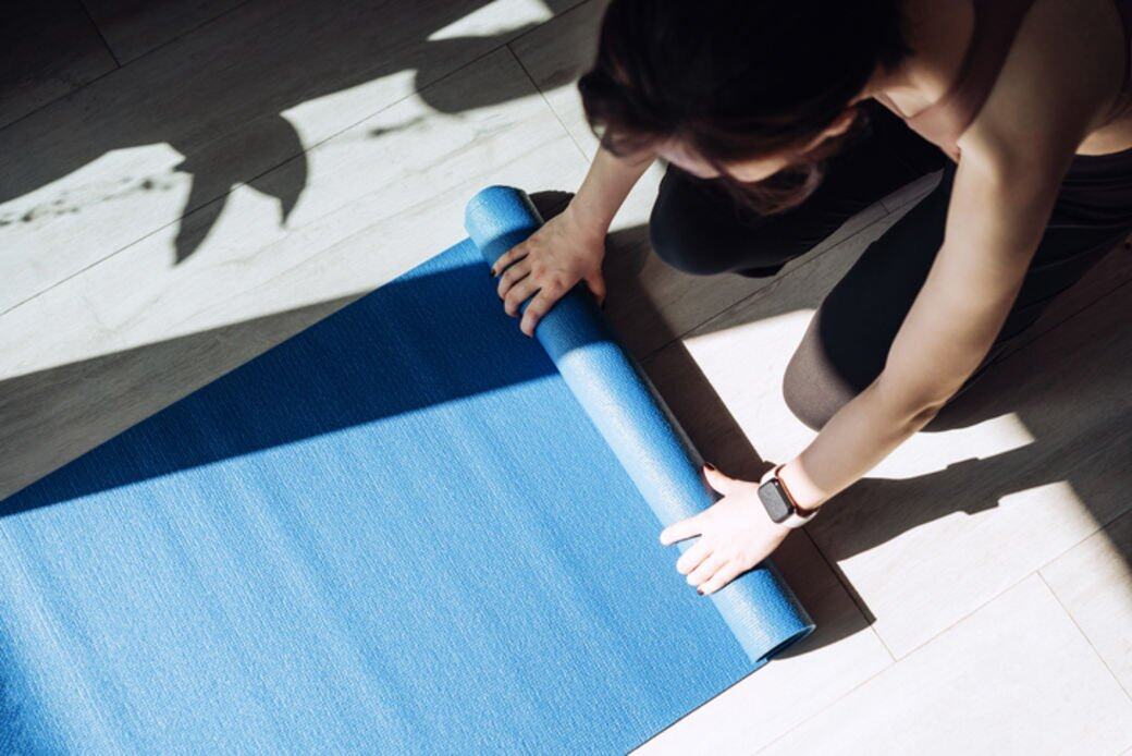 瑜伽(Yoga)不單只是運動,而是透過調整身體的位置、呼吸練習和冥想,達致身 瑜伽(Yoga)不單只是運動,而是透過調整身體的位置、呼吸練習和冥想,達致身