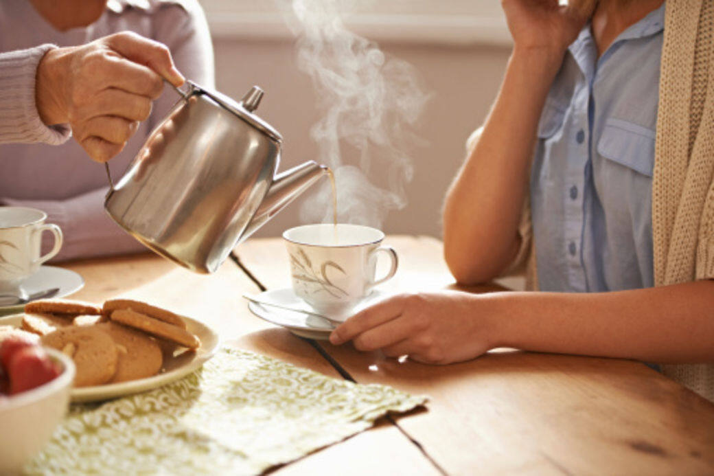 咖啡、茶,當中均含有咖啡因、茶鹼等這些利尿的主要因子。而茶中的茶多酚 咖啡、茶,當中均含有咖啡因、茶鹼等這些利尿的主要因子。而茶中的茶多酚