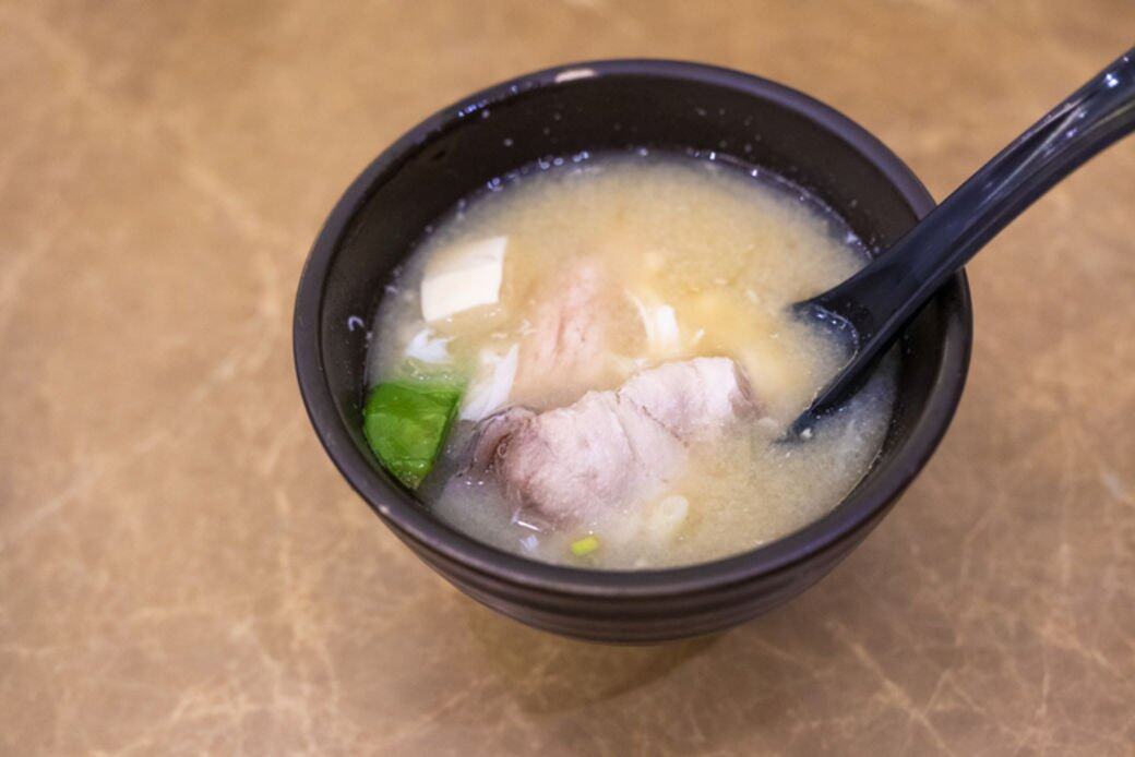 材料:雞肉粒 70 克海藻醋(もずく)1 包芹菜 40 克金菇 30 克蔥 10 克乾燥海帶湯料 材料:雞肉粒 70 克海藻醋(もずく)1 包芹菜 40 克金菇 30 克蔥 10 克乾燥海帶湯料