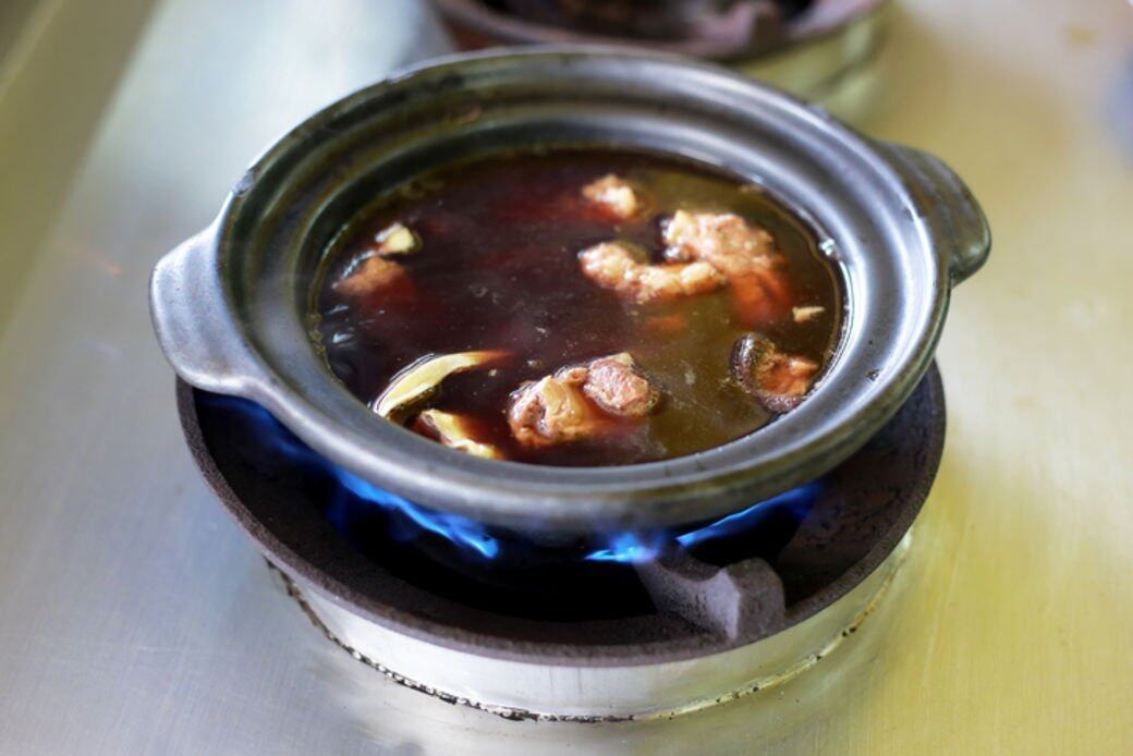 料理家推介的另一款湯是以日本特產的海藻醋（もずく）和蘑菇製成，當中富含
