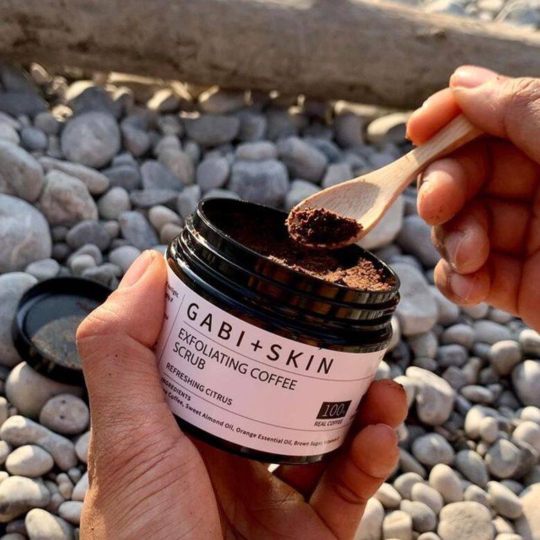 自開設品牌後,Mandy一直專心研發及修改產品配方,並除去不必要的防腐劑 自開設品牌後,Mandy一直專心研發及修改產品配方,並除去不必要的防腐劑