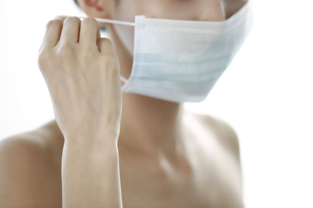 最近大家為了對抗疫情要長期戴口罩，長期焗住臉部很容易谷出瘡來。可