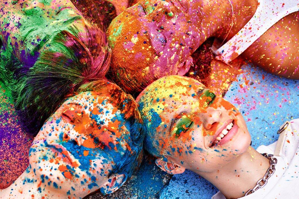 2020年春季彩妝新品,以印度的「灑紅節」(Holi)作為靈感,是一款鮮明生動、充滿活 2020年春季彩妝新品,以印度的「灑紅節」(Holi)作為靈感,是一款鮮明生動、充滿活