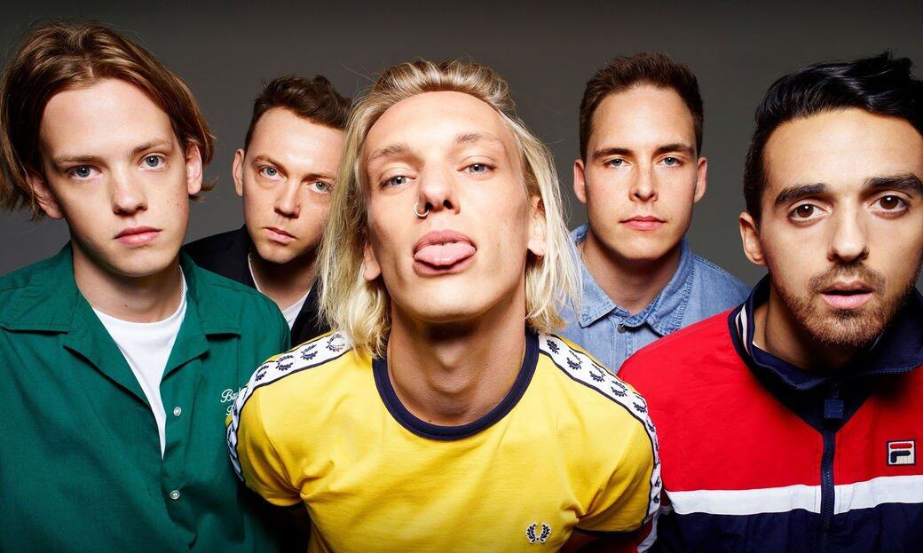 Jamie Bower 原來曾經擔任樂隊「Counterfeit」(前身為The Darling Buds)的主唱和吉他手。「Counterfeit」由三個年齡 Jamie Bower 原來曾經擔任樂隊「Counterfeit」(前身為The Darling Buds)的主唱和吉他手。「Counterfeit」由三個年齡