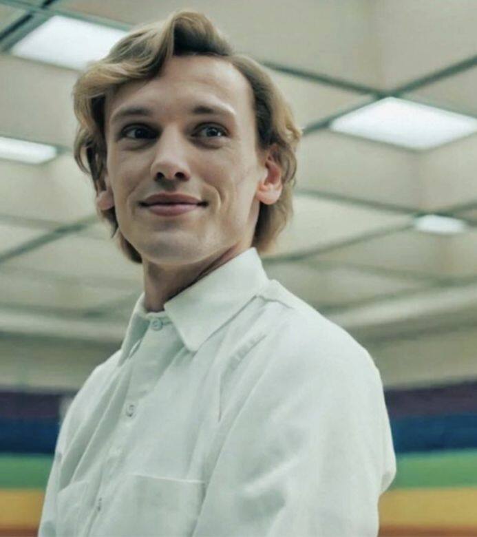 Jamie Bower 曾經入選過全球百大性感男人排行第 43 名,一頭金髮加上如海洋般 Jamie Bower 曾經入選過全球百大性感男人排行第 43 名,一頭金髮加上如海洋般