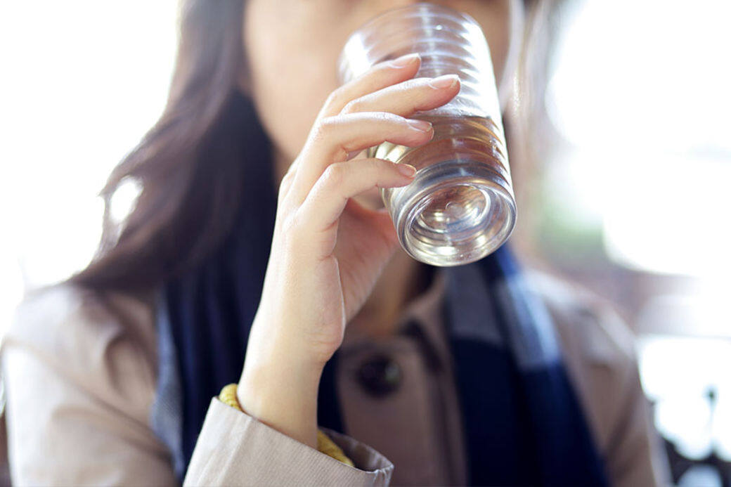 要解決便秘問題,多飲水、多進食高纖食物是不二法門,有助促進腸臟蠕動 要解決便秘問題,多飲水、多進食高纖食物是不二法門,有助促進腸臟蠕動