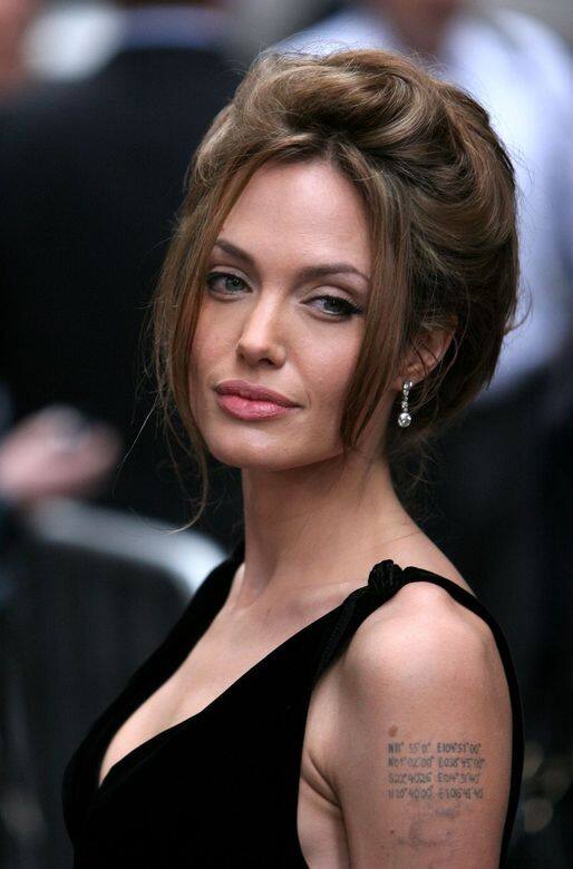 2007再度懷有身孕的Angelina Jolie，展現了成熟的樣貌，關於育兒她也曾分享：「我從沒