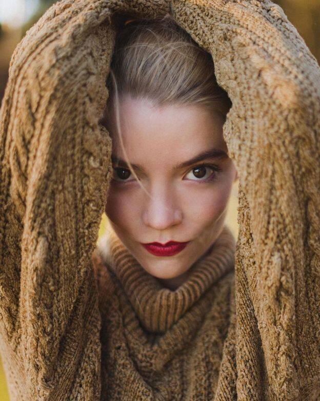 本來是芭蕾舞演員的Anya Taylor-Joy雖然已經沒有時間練習,但每天再忙碌,也會 本來是芭蕾舞演員的Anya Taylor-Joy雖然已經沒有時間練習,但每天再忙碌,也會