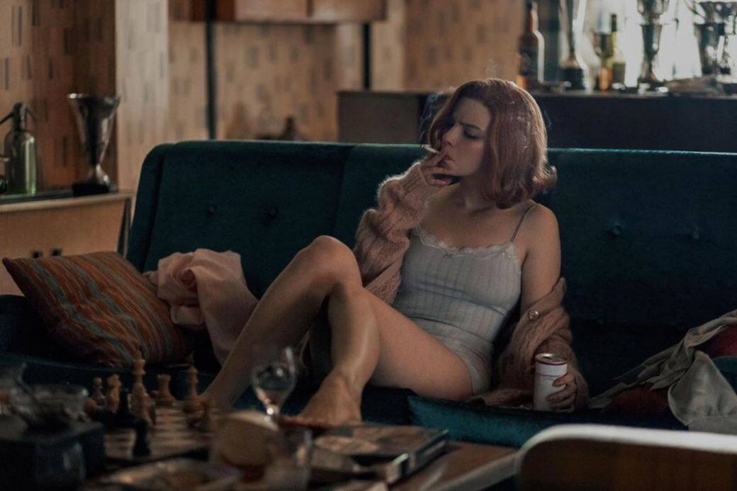 在《后翼棄兵》劇中飾演天才西洋棋手的女主角Anya Taylor-Joy現在24歲,其實早在 在《后翼棄兵》劇中飾演天才西洋棋手的女主角Anya Taylor-Joy現在24歲,其實早在