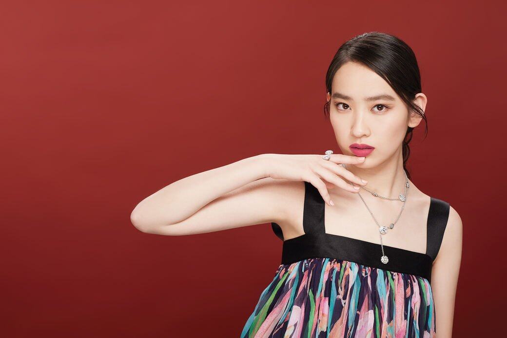 Ashley從化妝間走出來的一瞬,大家都眼前一亮,高佻的身型配上彩色雪紡連 Ashley從化妝間走出來的一瞬,大家都眼前一亮,高佻的身型配上彩色雪紡連