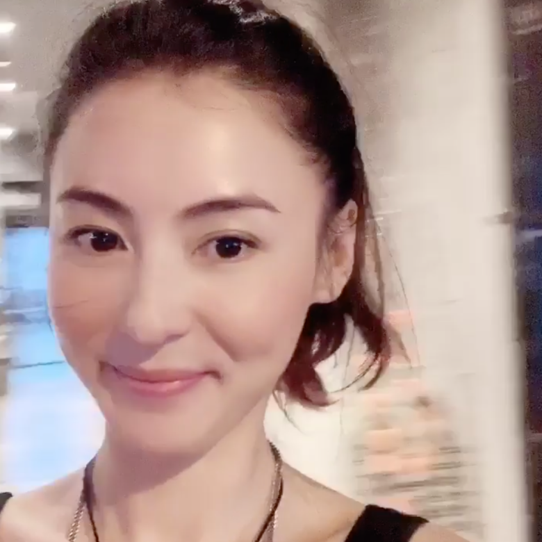 張柏芝年輕時飽滿的瓜子臉超美超上鏡,但也因為後期暴瘦,導致皮膚鬆 張柏芝年輕時飽滿的瓜子臉超美超上鏡,但也因為後期暴瘦,導致皮膚鬆