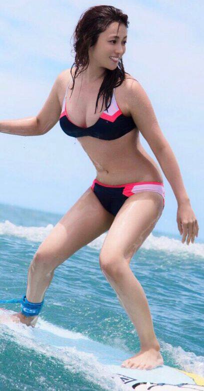 深田恭子的妝容隨着年紀增長,底妝也越來越淡。妝容中最重視輪廓修容 深田恭子的妝容隨着年紀增長,底妝也越來越淡。妝容中最重視輪廓修容