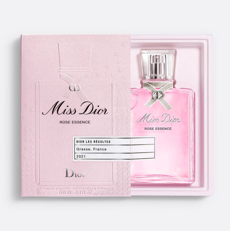 Dior 首次將整簇由Domaine de Manon培植園以人手採收回來的五月玫瑰，蒸餾成珍貴