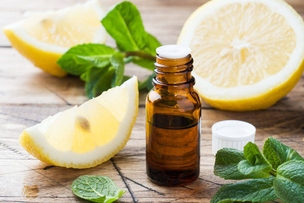 檸檬精油有收縮血管之效，可以消除鼻黏膜的腫脹及鼻內充血，從而通鼻