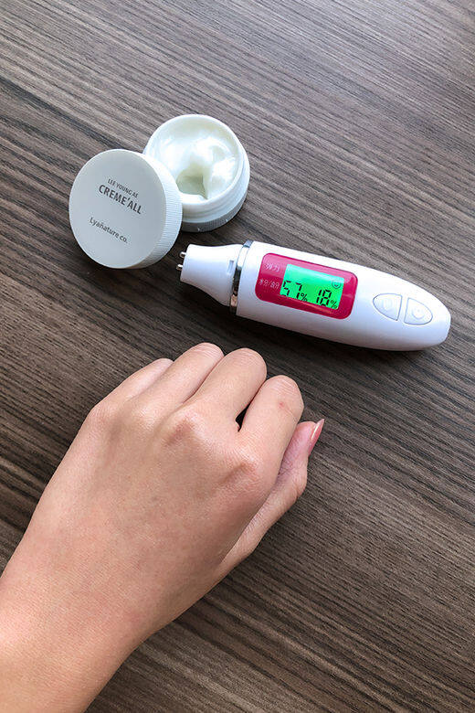 用後感:「質感呈啫喱乳霜狀,無比輕盈,保濕同時增強皮膚彈性,秋冬會建議 用後感:「質感呈啫喱乳霜狀,無比輕盈,保濕同時增強皮膚彈性,秋冬會建議