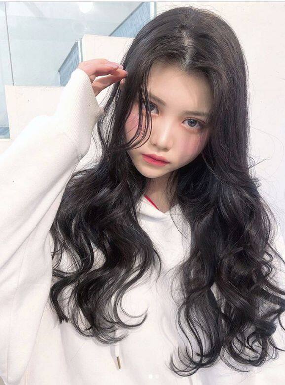 這個春夏風季最令日韓女生沉迷的髮色就是黑茶色!跟黑色髮色類似,就 這個春夏風季最令日韓女生沉迷的髮色就是黑茶色!跟黑色髮色類似,就