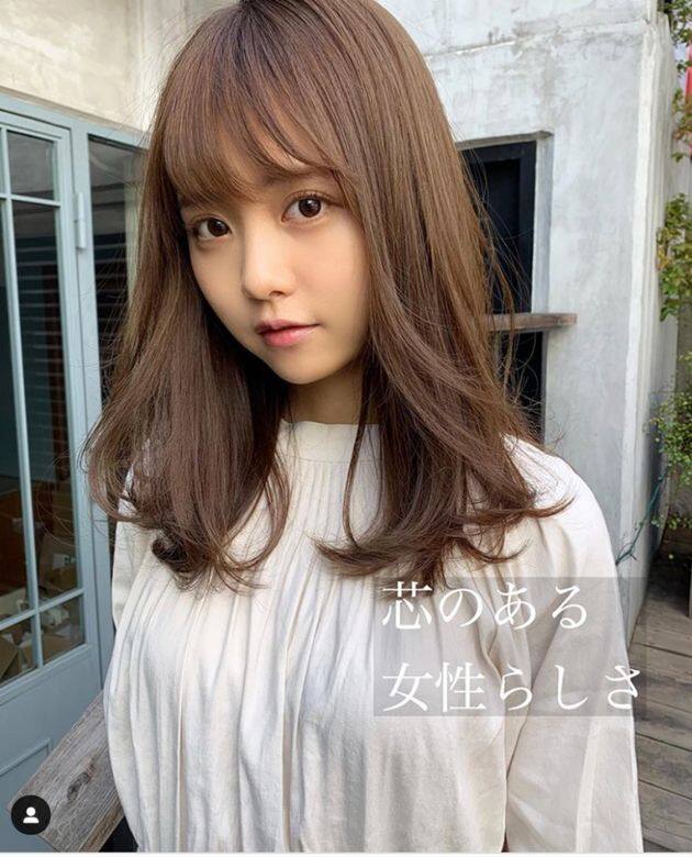 愛較青春的可愛少女風,可配剛到鎖骨的中長髮型或空氣瀏海造型,這種 愛較青春的可愛少女風,可配剛到鎖骨的中長髮型或空氣瀏海造型,這種