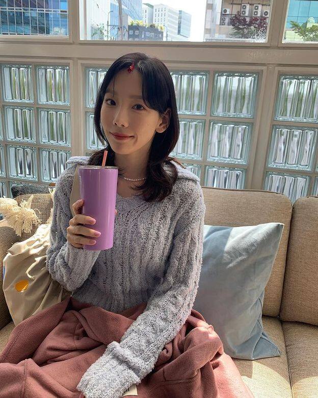 少女時代隊長太妍最近亦跟上中長髮捲髮潮流,換上一頭及肩髮,特別之 少女時代隊長太妍最近亦跟上中長髮捲髮潮流,換上一頭及肩髮,特別之