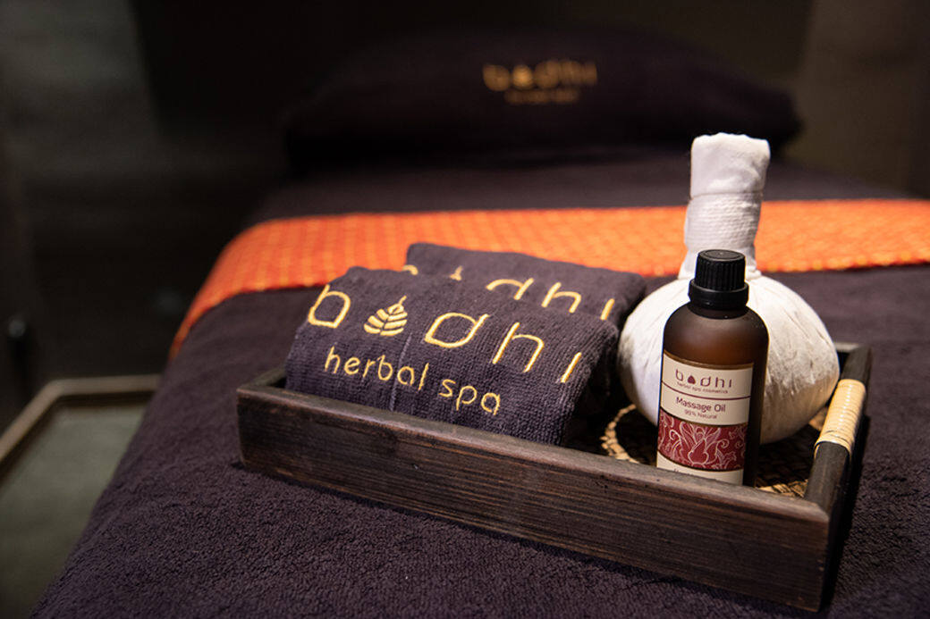 (2020年2月6日開始,只限荃灣Bodhi Herbal Spa Oasis 悅品酒店店 )雙人按摩療程包括精 (2020年2月6日開始,只限荃灣Bodhi Herbal Spa Oasis 悅品酒店店 )雙人按摩療程包括精