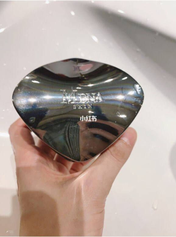 這款深層清潔的礦物泥的特別之處是其使用方法!一般泥膏狀面膜用後 這款深層清潔的礦物泥的特別之處是其使用方法!一般泥膏狀面膜用後