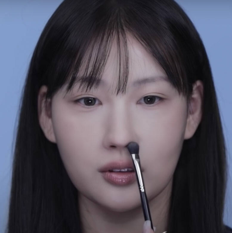 韓國知名美妝Youtuber Risabae曾經完美複製過Noze的妝容,她表示Noze是標準的貓咪相 韓國知名美妝Youtuber Risabae曾經完美複製過Noze的妝容,她表示Noze是標準的貓咪相