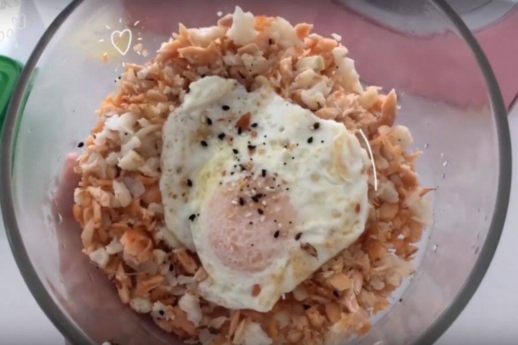 營養師趙函穎也跟大家推薦以下花椰菜鮭魚炒飯,這份食譜非常快速簡 營養師趙函穎也跟大家推薦以下花椰菜鮭魚炒飯,這份食譜非常快速簡