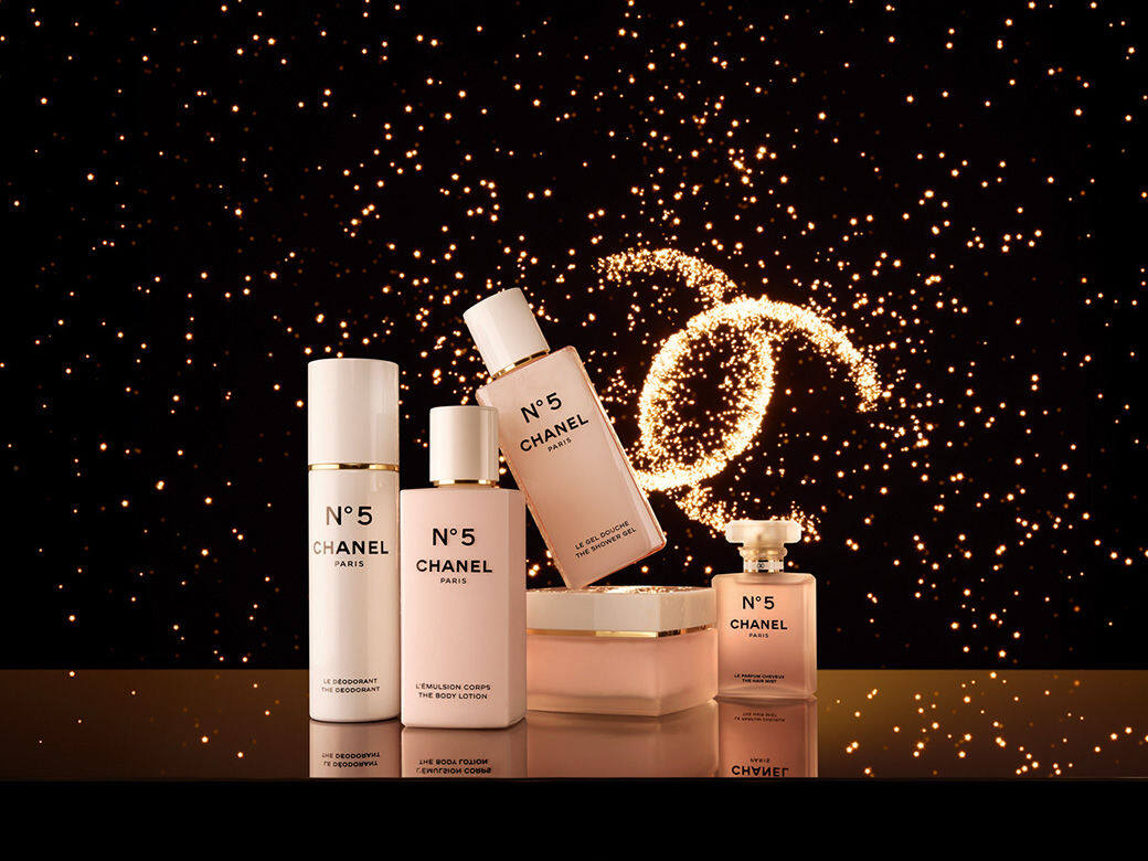 (左至右)N°5 The Deodorant 香體噴霧 $390/100mlN°5 The Body Lotion 身體柔膚乳液 $575/200mlN°5 The Shower (左至右)N°5 The Deodorant 香體噴霧 $390/100mlN°5 The Body Lotion 身體柔膚乳液 $575/200mlN°5 The Shower