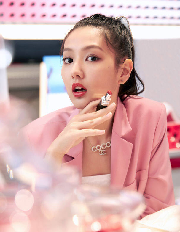 有「港版朴敏英」之稱、00後廣告界新星譚旻萱(Mandy Tam),早前擔任MV女主角後人 有「港版朴敏英」之稱、00後廣告界新星譚旻萱(Mandy Tam),早前擔任MV女主角後人