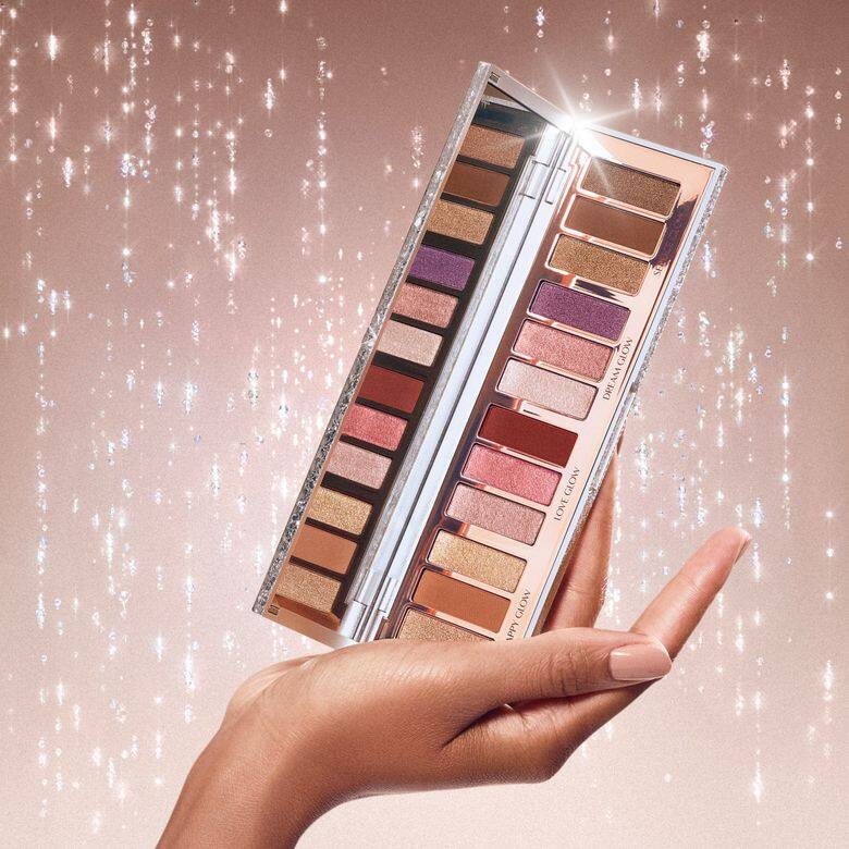 Bejeweled Eyes to Hypnotise Instant Eye Palette 十二色眼影盤以寶石和珠寶的光芒作靈感,能化出四款 Bejeweled Eyes to Hypnotise Instant Eye Palette 十二色眼影盤以寶石和珠寶的光芒作靈感,能化出四款