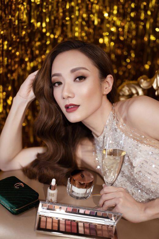 除了十二色眼影盤,Charlotte Tilbury更推出了多款聖誕魔法禮物,品牌粉絲絕對不能 除了十二色眼影盤,Charlotte Tilbury更推出了多款聖誕魔法禮物,品牌粉絲絕對不能