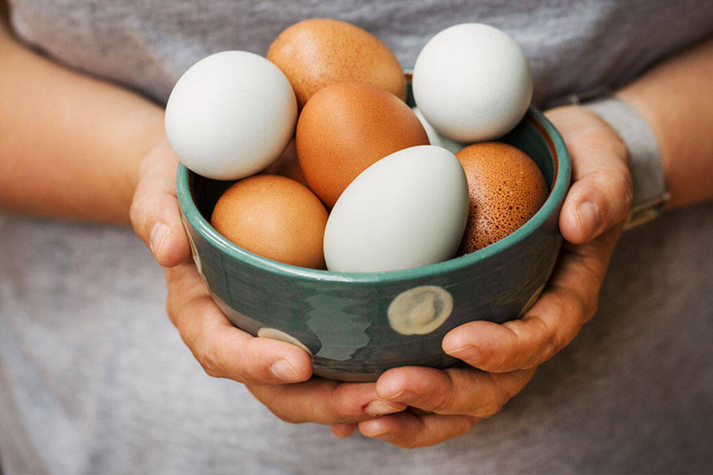 雞蛋本身是高脂類食物，會使內熱加重，是「發風」之物，亦較難消化，會影響脾