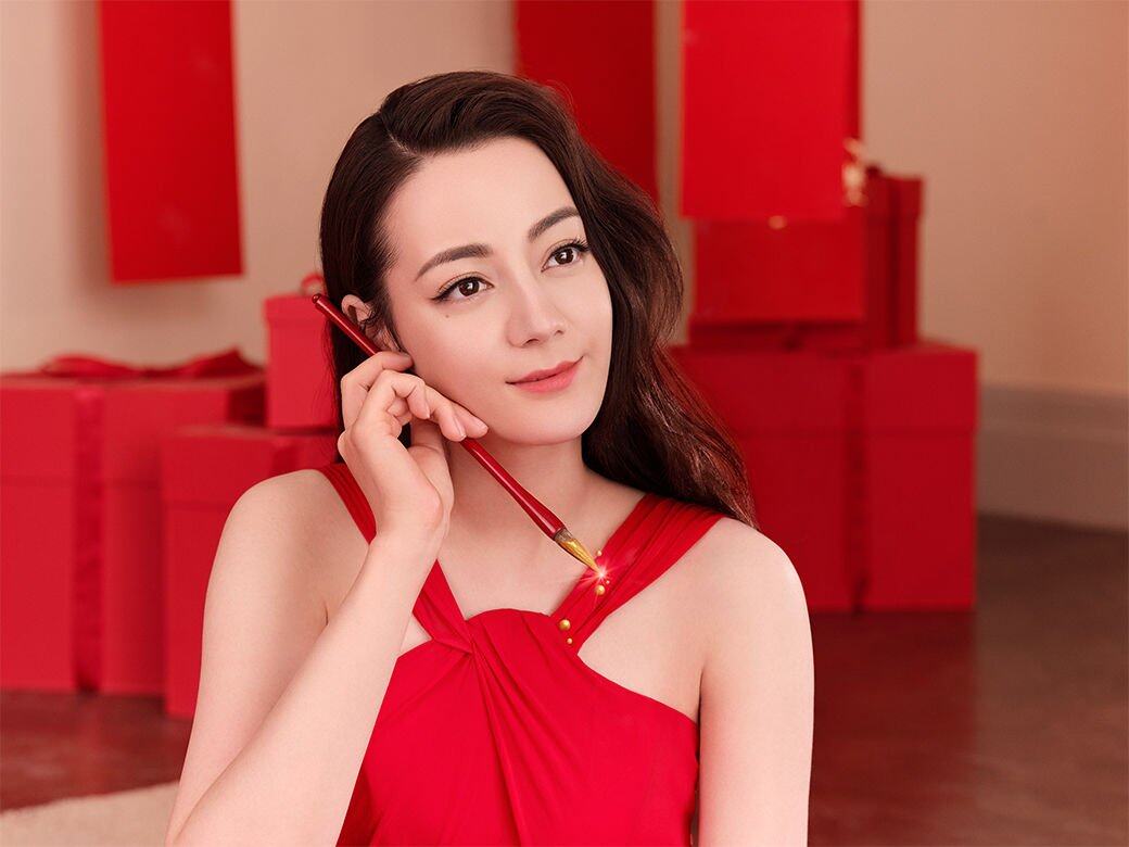 想進一步加強抗老修護功效,可搭配Clarins專為不同肌齡而設的面霜,全面擊 想進一步加強抗老修護功效,可搭配Clarins專為不同肌齡而設的面霜,全面擊