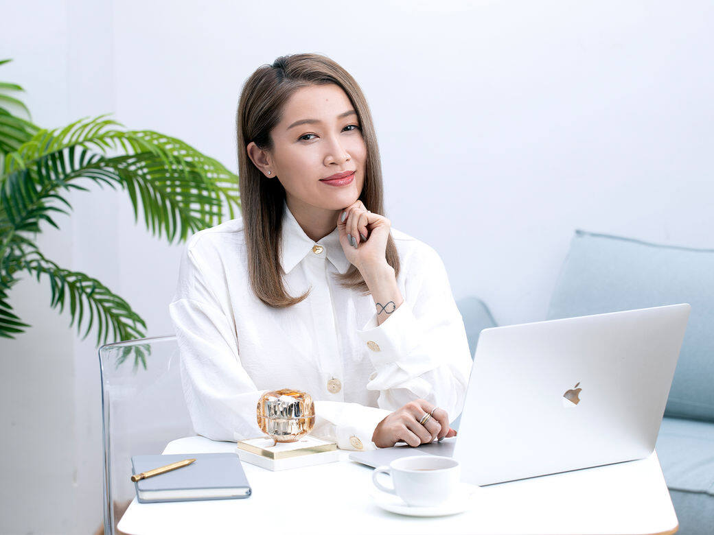 Clé de Peau Beauté的La Crème在對抗衰老同時重煥緊緻彈嫩的亮澤肌膚。 Clé de Peau Beauté的La Crème在對抗衰老同時重煥緊緻彈嫩的亮澤肌膚。