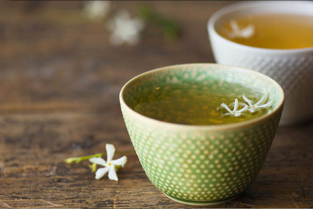 「咖啡綠茶減肥法」由日本醫師及作家工藤孝文醫師所提出，在三餐飯前以