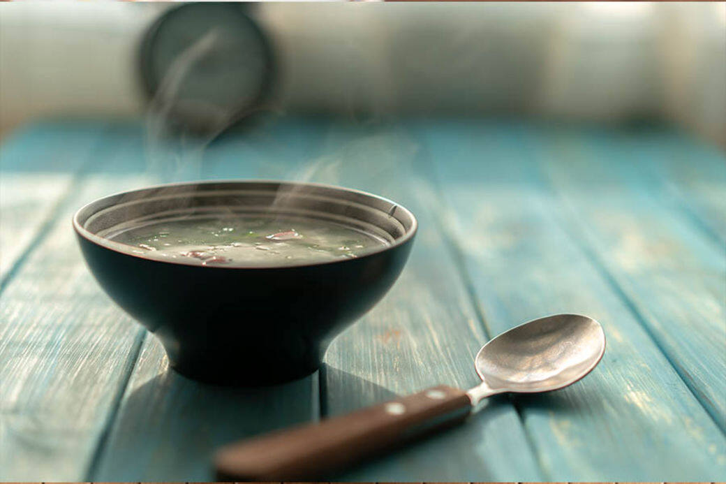 症狀:胸悶不舒,舌淡紅,苔白,脈弦,容易胸肋脹痛,氣機不暢,又稱「肝氣鬱結」,女 症狀:胸悶不舒,舌淡紅,苔白,脈弦,容易胸肋脹痛,氣機不暢,又稱「肝氣鬱結」,女
