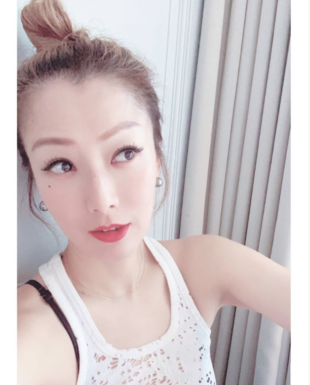 大家知道鄭秀文Sammi來到40有8的年紀,仍然擁有光感美肌,保養之道當然 大家知道鄭秀文Sammi來到40有8的年紀,仍然擁有光感美肌,保養之道當然