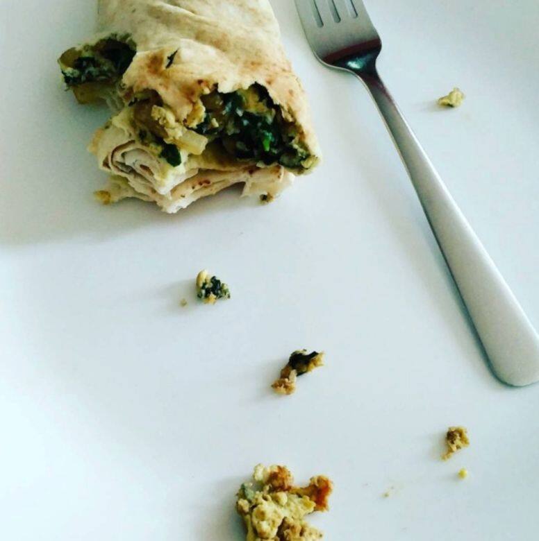 4.菠菜蛋卷Spinach and Egg Wrap材料7吋全麥玉米餅1片、碎磨菇 1/4杯、黑椒 1/4 4.菠菜蛋卷Spinach and Egg Wrap材料7吋全麥玉米餅1片、碎磨菇 1/4杯、黑椒 1/4