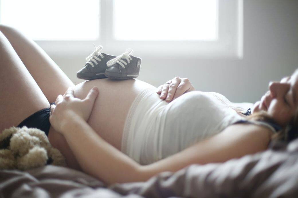 有醫學文獻指出女性在懷孕前至懷孕期間服用適量葉酸，可助降低胎兒