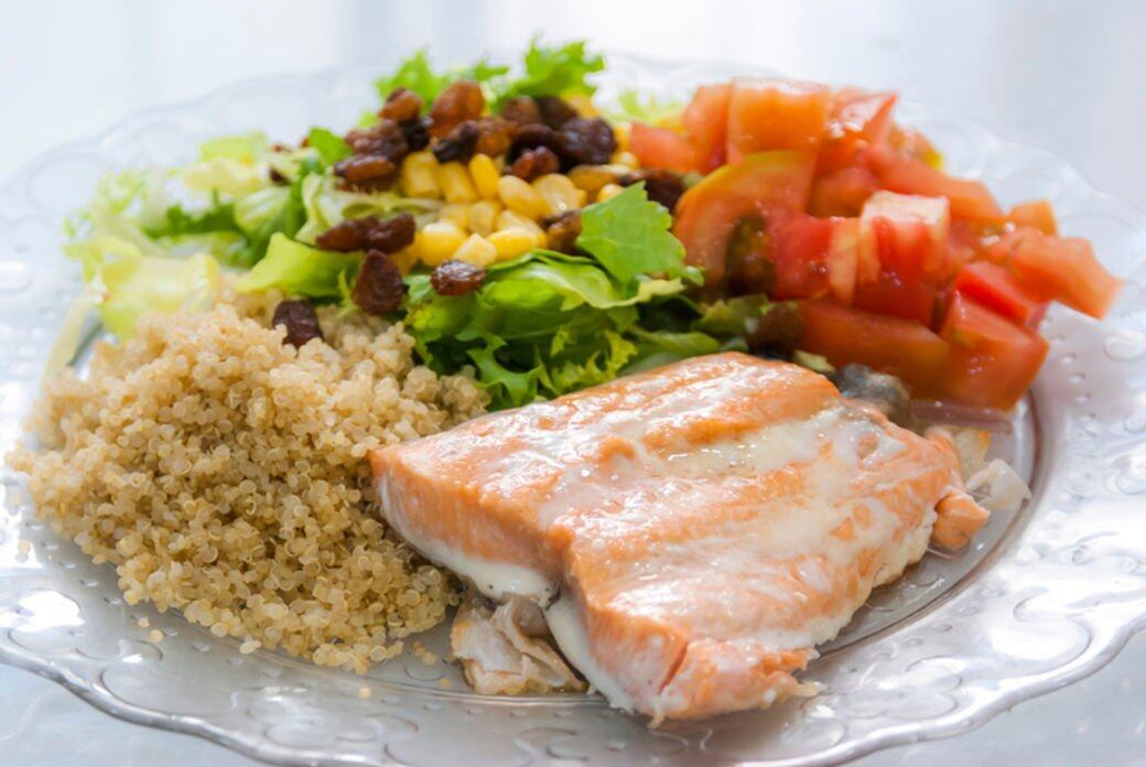 第二,Cozzolino除了吃薄餅,同時奉行地中海飲食(Mediterranean diet)也是一大關鍵。地中海飲食 第二,Cozzolino除了吃薄餅,同時奉行地中海飲食(Mediterranean diet)也是一大關鍵。地中海飲食