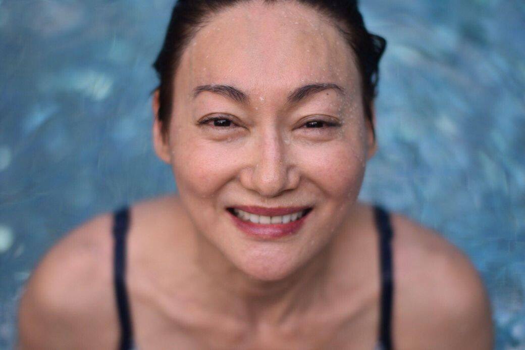 惠英紅率先在 Instagram 貼出一張身穿黑色泳衣的大頭照 惠英紅率先在 Instagram 貼出一張身穿黑色泳衣的大頭照